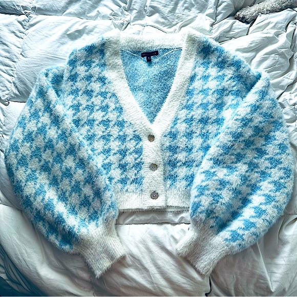 NWOT Kendall and Kylie Fuzzy Houndstooth Sweater Size S - Picture 1 of 4